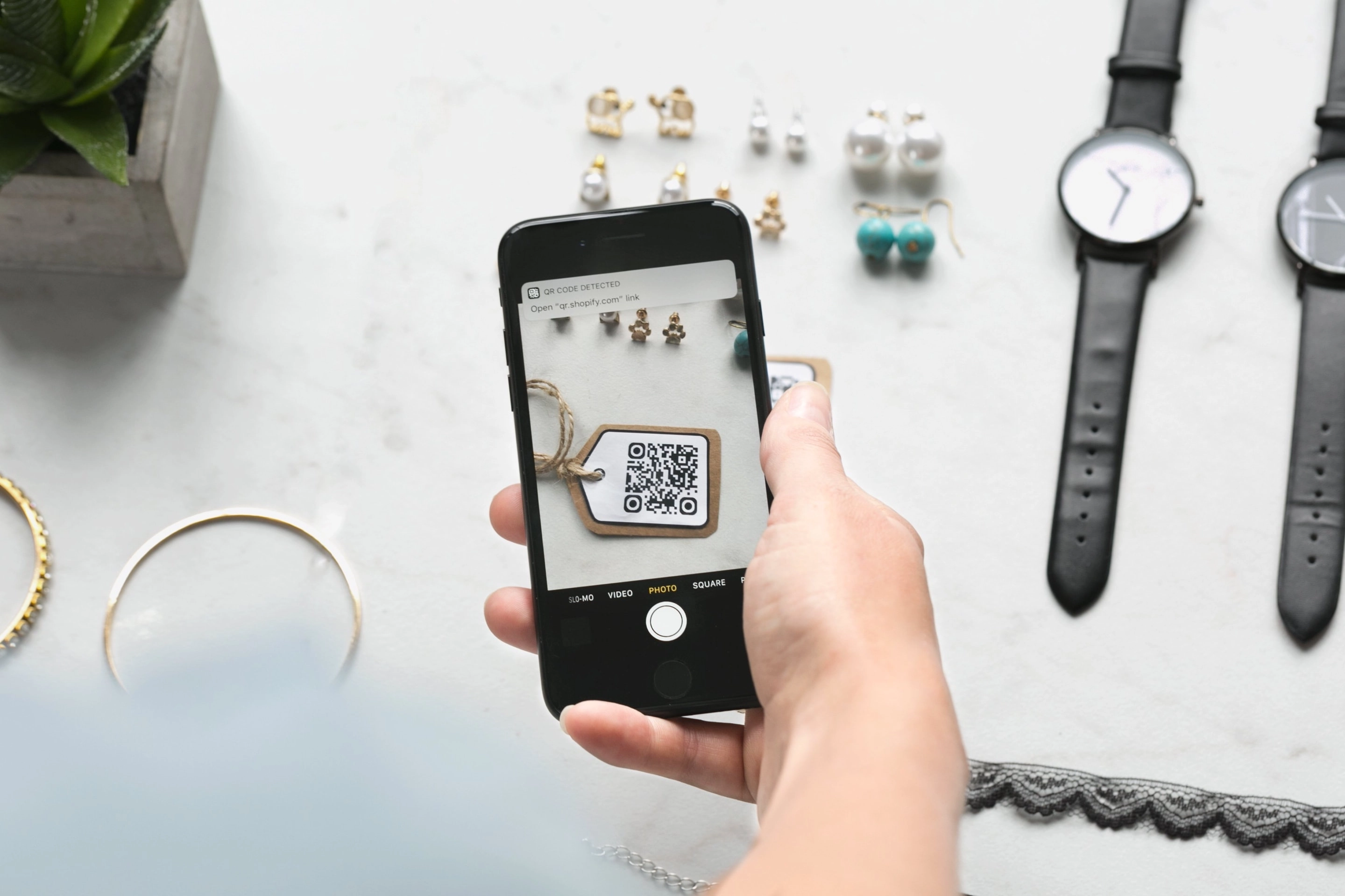 iPhone detects QR code
